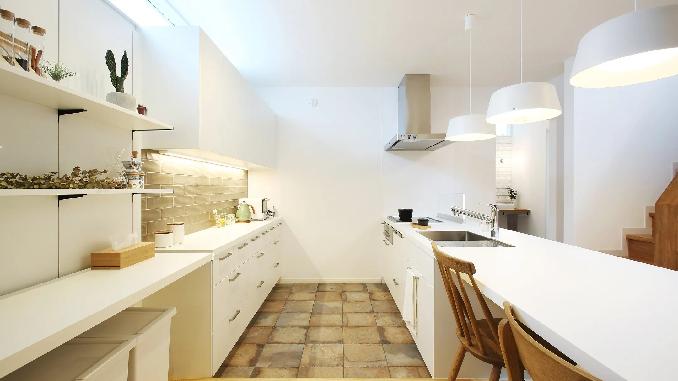 白を基調とした内装は清潔感があるます。