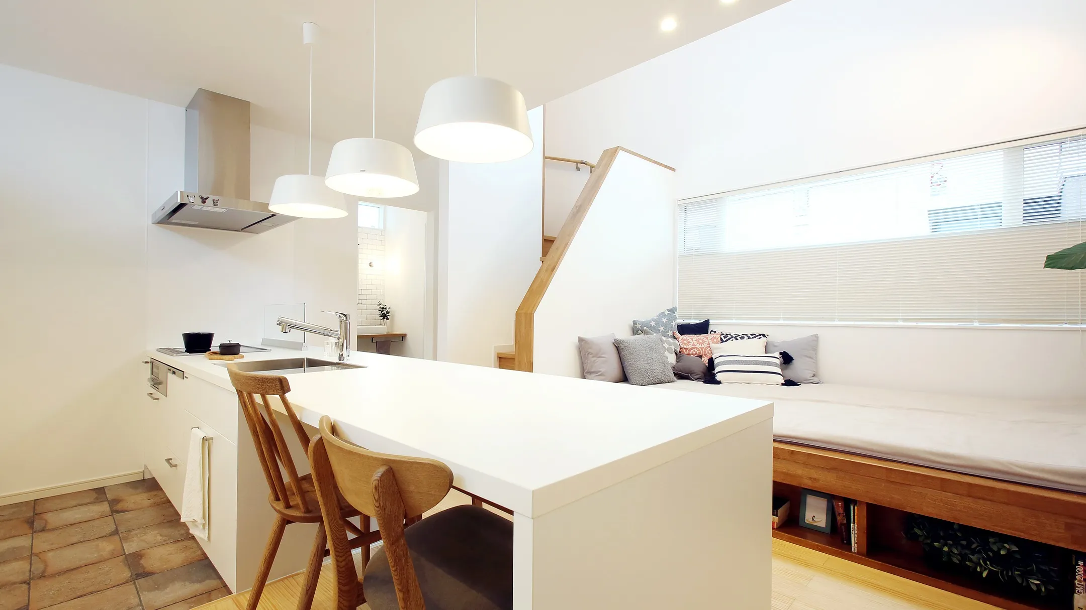 白を基調とした内装は清潔感があるます。