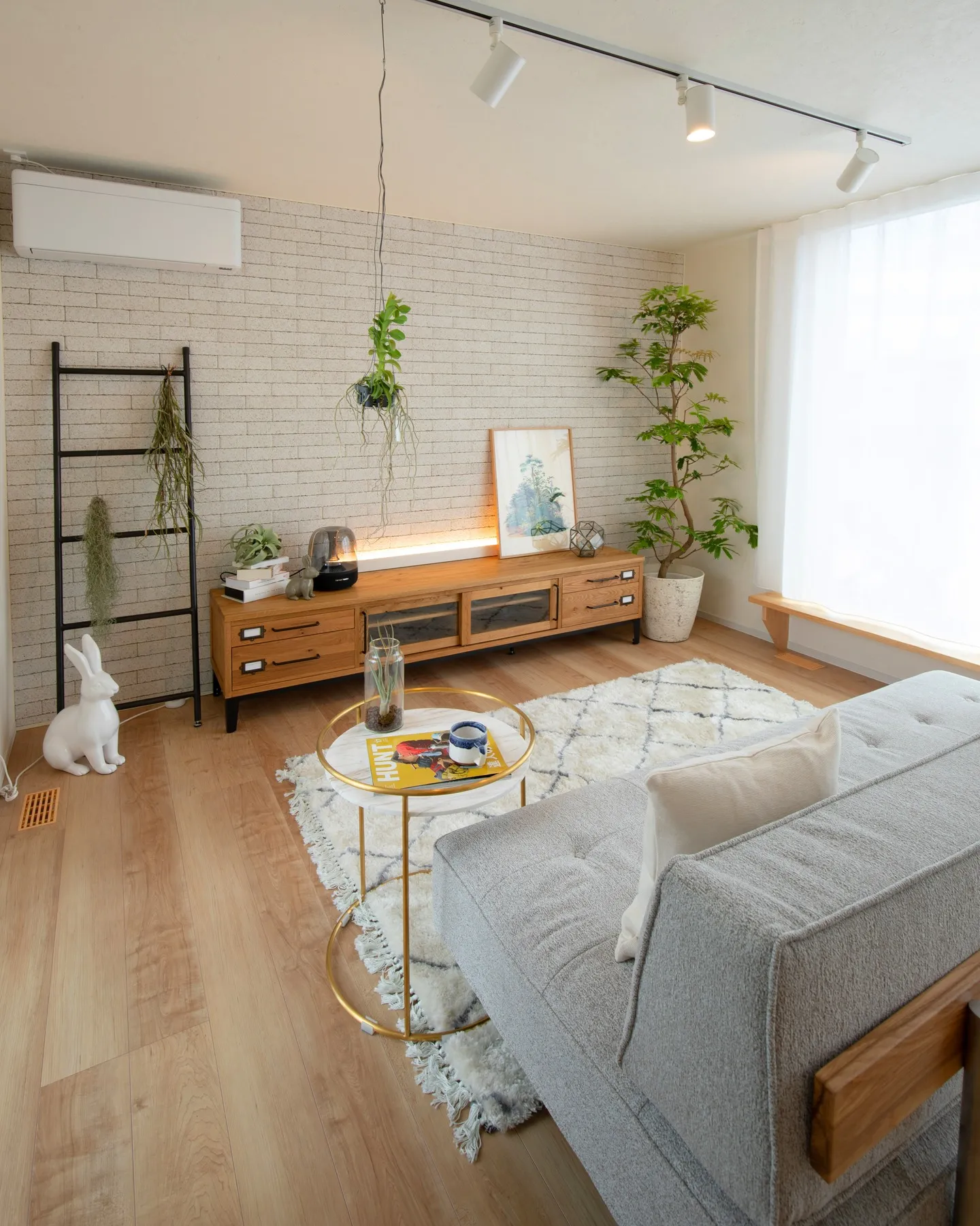 リビングのソファーでくつろぎ、テレビでも見ながら一日ゴロゴロ...