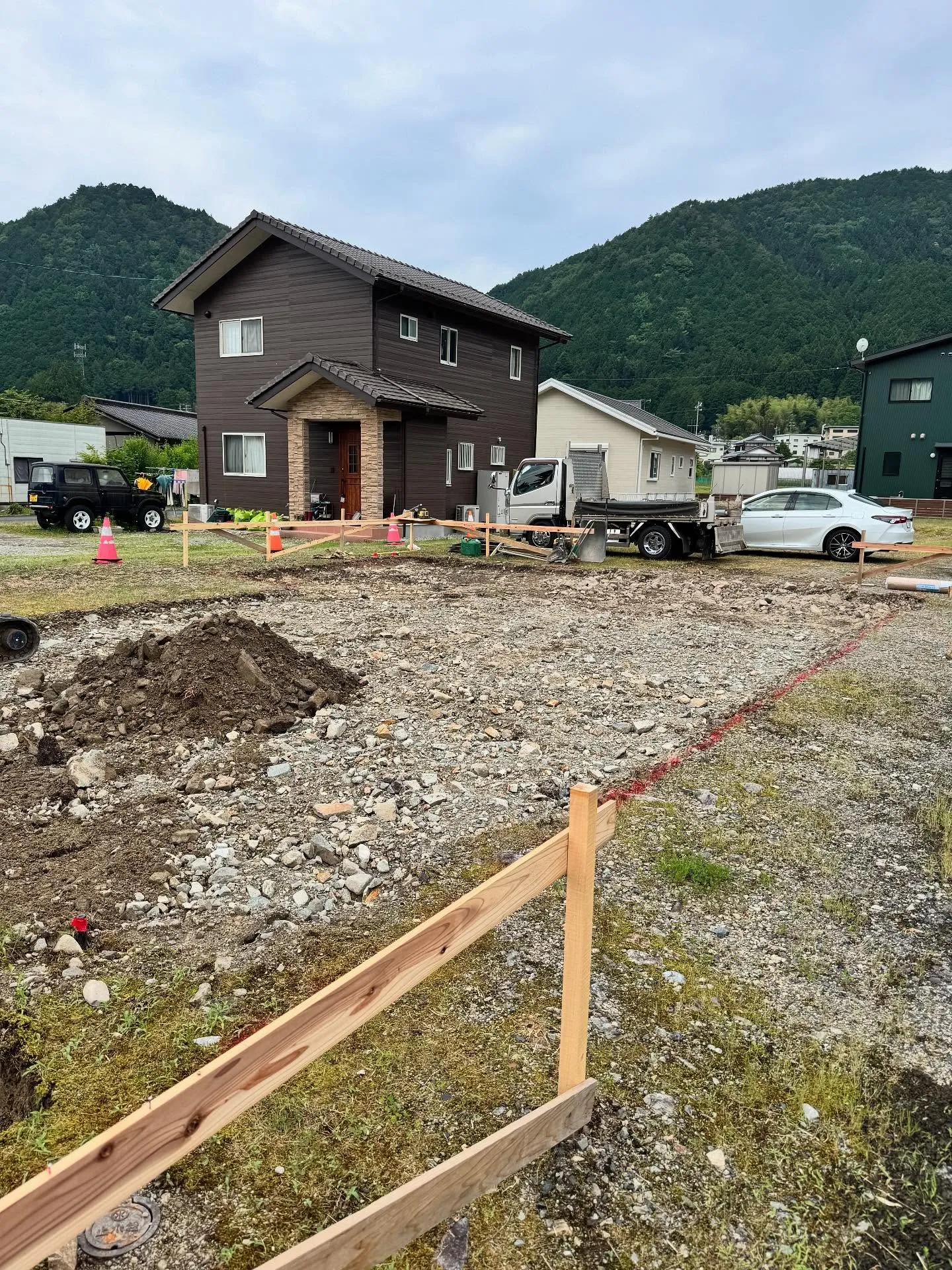 中津川市内で昨日から本格的に新しい物件の基礎工事がスタートし...