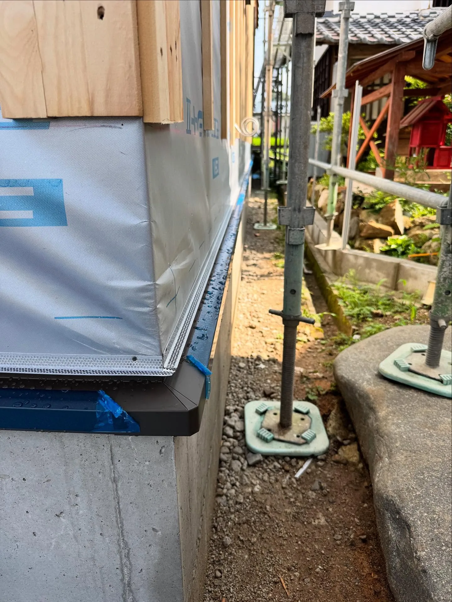 吹付断熱が終わりました。