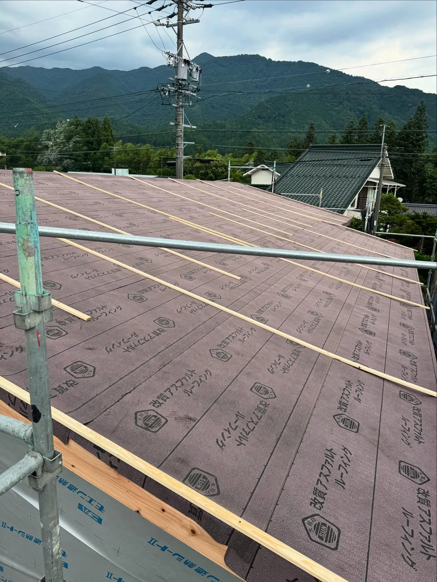 本日は中津川市内にて、新たに棟上げを行いました。