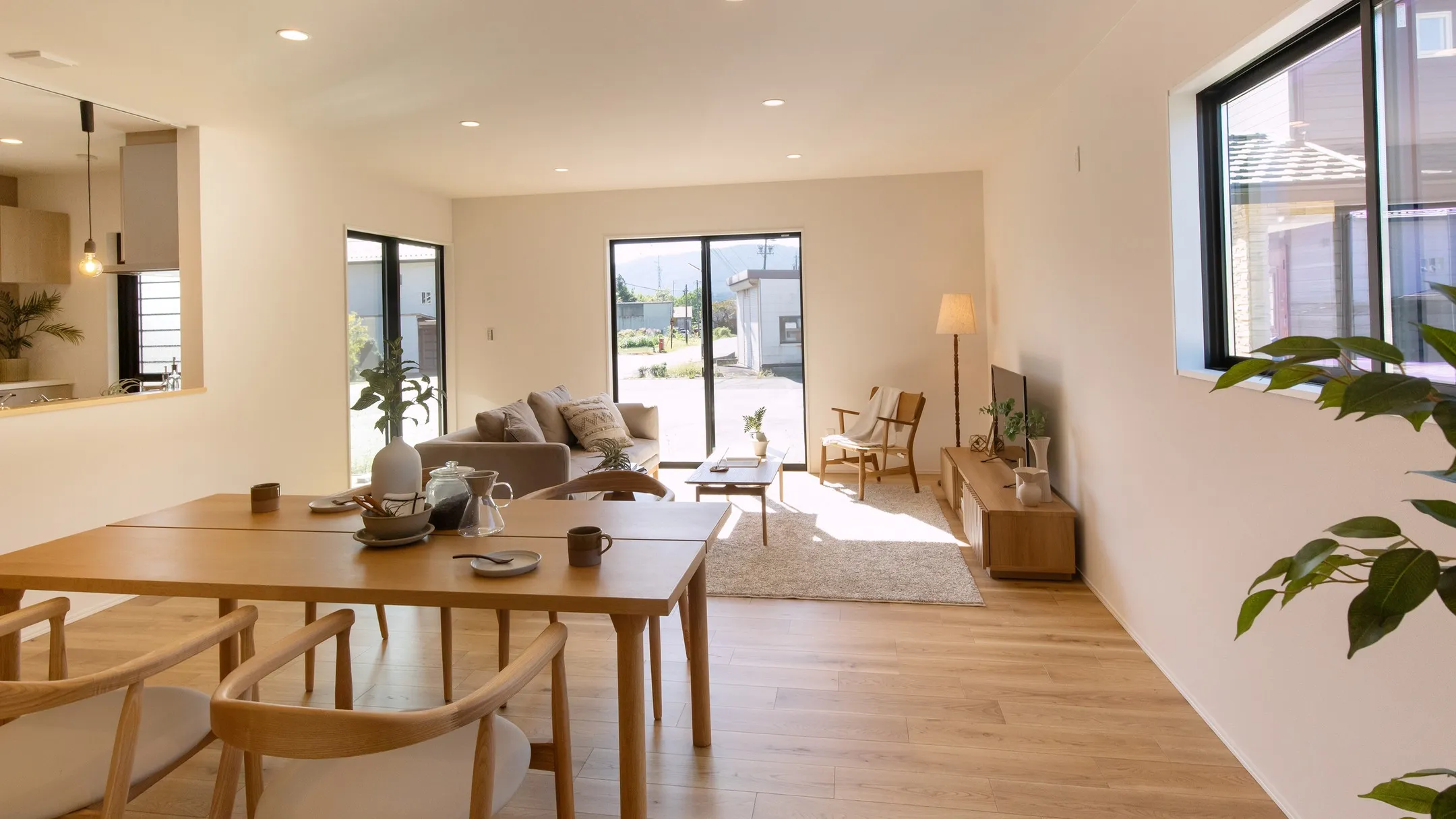 中津川市内で家具を入れた物件の写真が出来上りした。