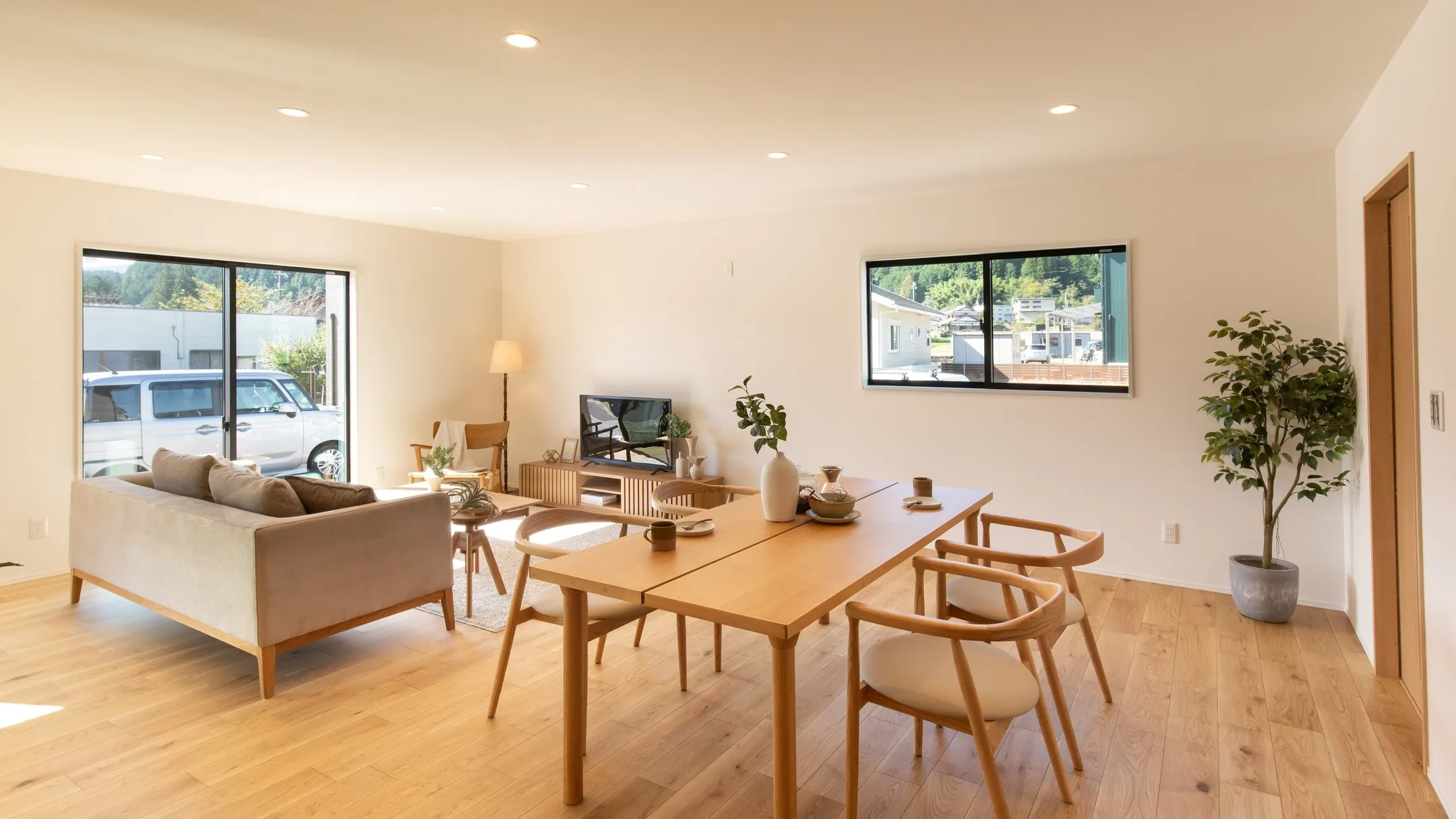 中津川市内で家具を入れた物件の写真が出来上りした。